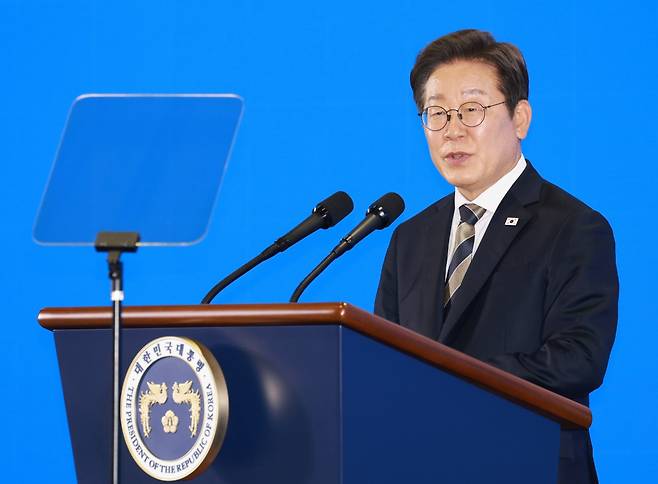 이재명 대통령이 지난 20일 울산전시컨벤션센터에서 열린 울산 인공지능(AI) 데이터센터 출범식에서 격려사를 하고 있다. 연합뉴스