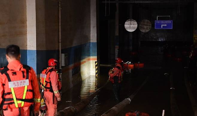 [중국 후난성 룽산현 지하 주차장 홍수 피해 / 사진=연합뉴스]