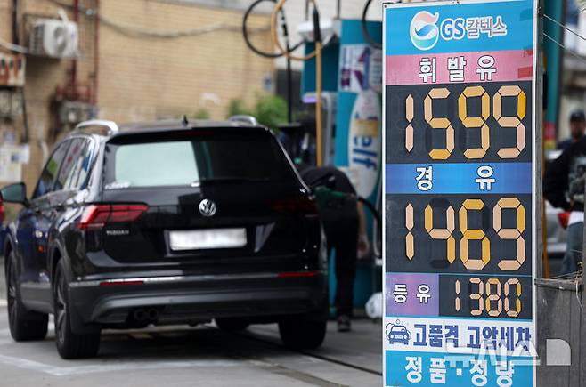 [서울=뉴시스] 홍효식 기자 = 지난 16일 서울 한 주유소의 모습. 2025.06.16. yesphoto@newsis.com