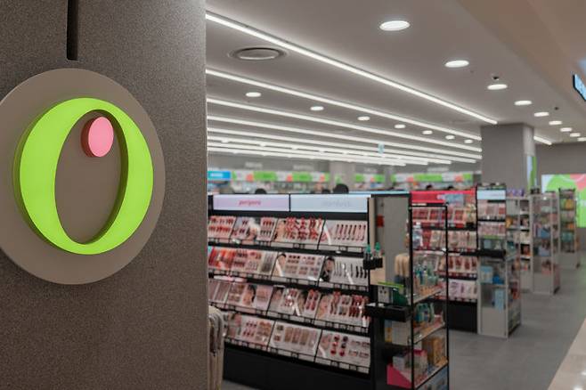 [대구=뉴시스] 김정화 기자 = 롯데백화점 대구점 영컬처관에 K-뷰티 대표 브랜드인 '올리브영'이 신규 오픈했다. jungk@newsis.com2025.06.20. jungk@newsis.com *재판매 및 DB 금지