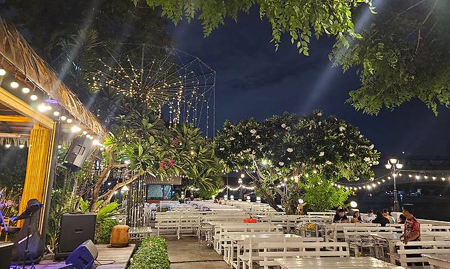 오유아 리버 테라스 전경