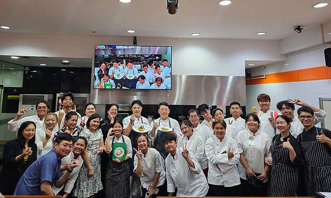 수안 두싯 대학교 초청 수업