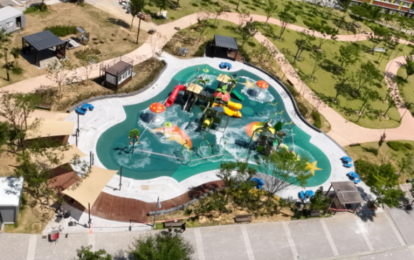 경북 구미시는 21일부터 8월 31일까지 지역 내 6곳 물놀이장 운영에 들어갔다. 산동물빛공원 물놀이장 전경. 구미시 제공