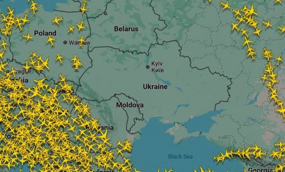 21일 오후 플라이트레이더24(Flightradar24)로 항공기 이동 모습.