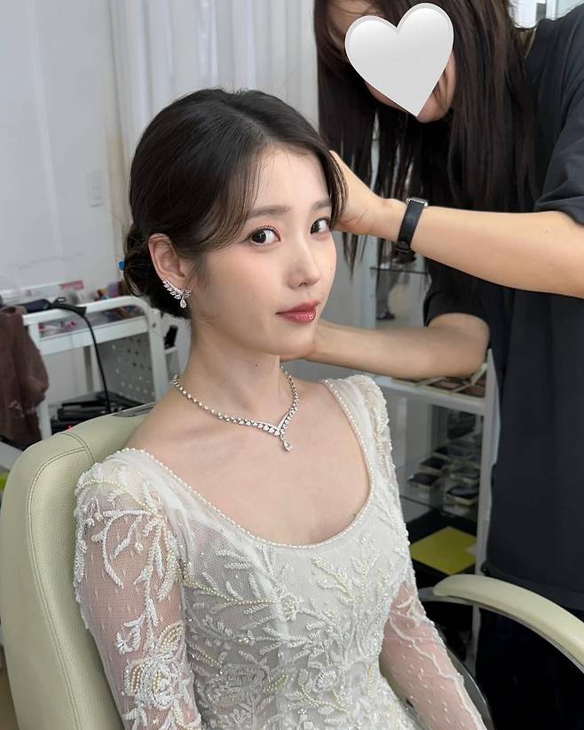 아이유. 인스타그램 캡처