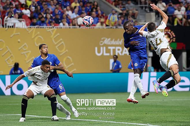 ▲ 잭슨은 공격수임에도 퇴장이 잦다. 지난달 2024-25시즌 잉글랜드 프리미어리그 36라운드에서도 뉴캐슬 유나이티드를 상대로 무모한 플레이를 펼쳐 전반 36분 만에 퇴장당했다. 이 경기 역시 첼시는 0-2로 졌다. 클럽 월드컵에서도 레드 카드를 받았다. 최근 4경기 동안 2번의 퇴장은 분명 문제가 있다는 평이다.