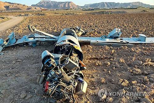 이란 이스파한 지역에서 격추된 이스라엘 드론  [EPA=연합뉴스 자료사진. 이란군 제공. 재판매 및 DB금지]