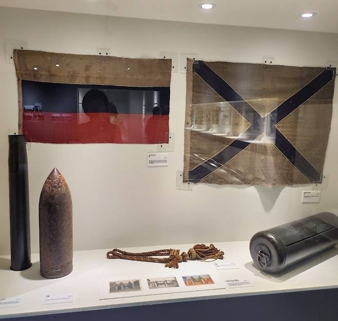 ▲ 120년전 러시아 군함 깃발.