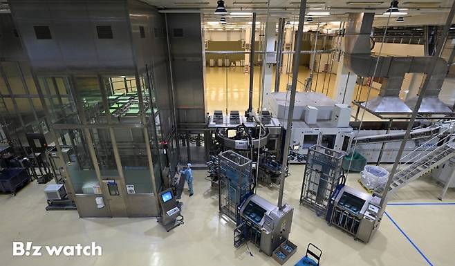 농심 백산수 중국 신공장에서 백산수 제품이 포장되고 있다. /사진=이명근 기자 qwe123@