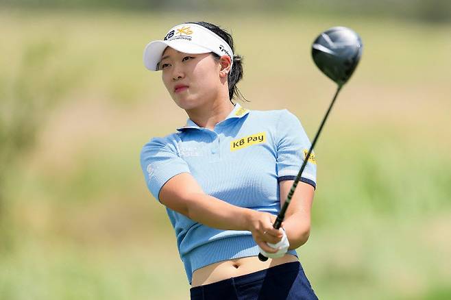 방신실이 2번홀에서 티샷을 하고 있다. (사진=AFPBBNews)