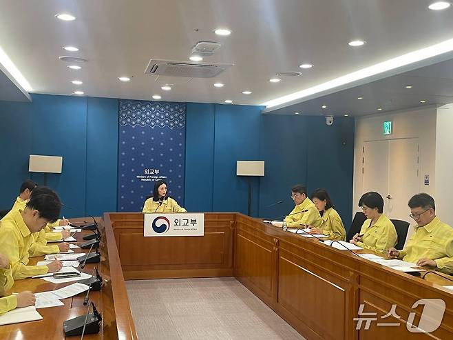 외교부는 김진아 2차관 주재로 22일  이란 내 안보 상황 악화에 따른 우리 국민 보호 및 안전대책 점검을 위해 본부-공관 합동 상황점검회의를 개최했다. 2025.06.22. (외교부 제공)