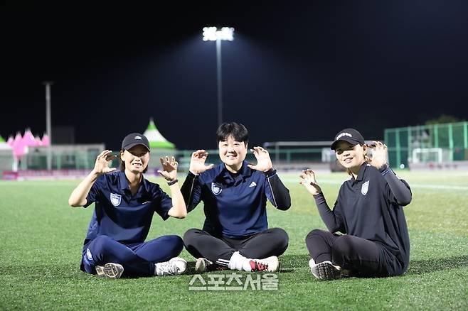 울산과학대 진숙희(왼쪽부터) 감독, 김수진 코치, 김봄봄 분석관. 사진 | 합천=박준범기자
