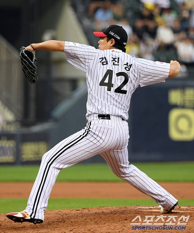 21일 잠실구장에서 열린 LG 트윈스와 두산 베어스의 경기. LG 김진성이 역투하고 있다. 잠실=박재만 기자 pjm@sportschosun.com/2025.06.21/