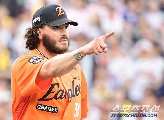 14일 대전 한화생명볼파크에서 열린 한화와 LG의 경기. 6회 박동원 삼진 잡고 이닝을 마친 한화 폰세. 대전=송정헌 기자songs@sportschosun.com/2025.06.14/