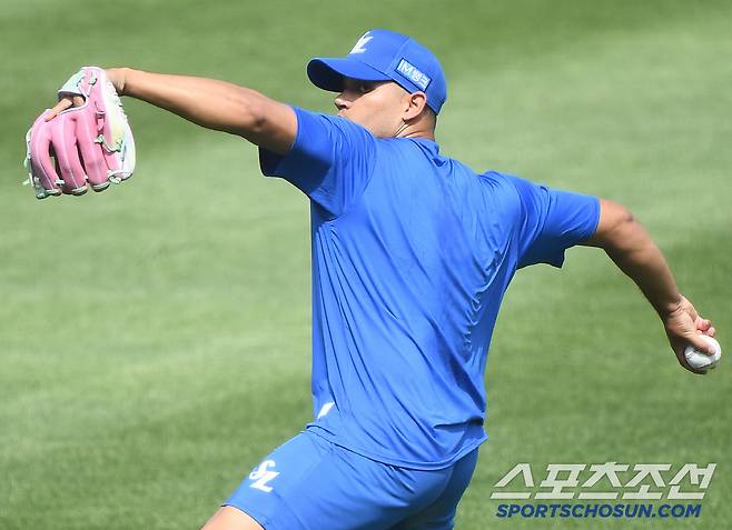 19일 대구 라이온즈파크. 삼성의 새 외국인 투수 헤르손 가라비토가 선수단에 합류해 훈련을 시작했다. 가라비토가 캐치볼을 하고 있다. 대구=정재근 기자 cjg@sportschosun.com/2025.6.19/