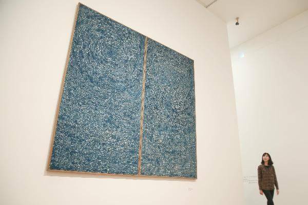 김환기의 '우주'. 한국 미술품 중 최고가를 기록한 작품이다. /이태경 기자