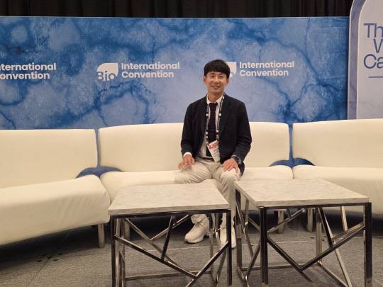 이수민 삼진제약 R&D센터장이 미국 보스턴에서 열린 바이오USA 행사장에서 19일(현지시간) 기자들과 만나 인터뷰를 하고 있다. 보스턴(미국)=강민성기자 kms@dt.co.kr