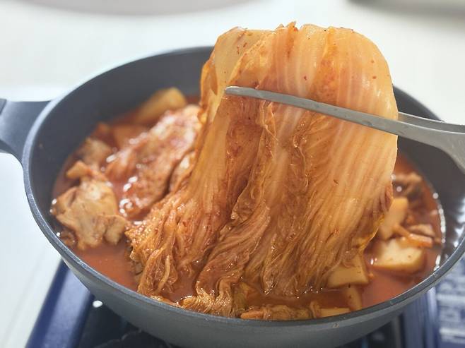 김치닭도리탕 먹으면서 수원경기보기