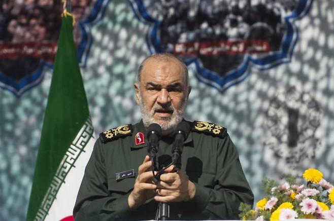 이란 관영 IRNA 통신은 호세인 살라미 이란 혁명수비대(IRGC) 총사령관과 골람알리 라시드 이란군 고위 장성이 이스라엘의 공습으로 사망했다고 6월13일 보도했다. 15일에는 이란 정보사령관과 부관도 폭격으로 사망했다. 사진은 살라미 총사령관이 2021년 11월 4일 테헤란에서 열린 집회에 참석해 연설하는 모습. 신화·뉴시스