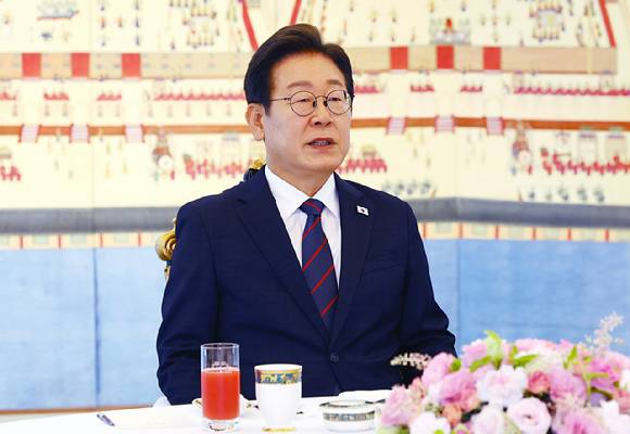 이재명 대통령이 22일 서울 한남동 관저에서 열린 여야 지도부와의 오찬 회동에서 발언하고 있다. 2025.6.22 [사진=연합뉴스]