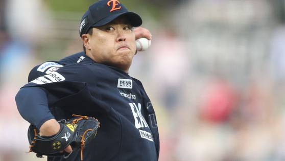 내전근 통증으로 이탈한 뒤 복귀를 준비하고 있는 한화 류현진. 연합뉴스