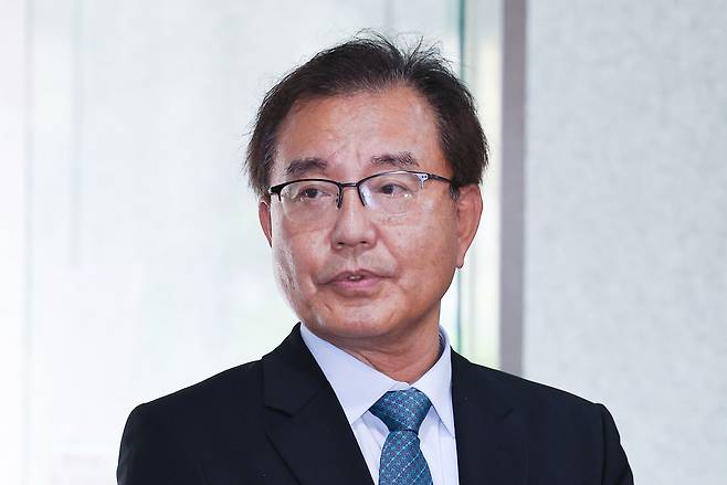 해병대 채모 상병 순직사건과 수사외압 의혹을 수사하는 이명현 특별검사가 지난 20일 서울 서초구 사무실로 출근하며 취재진 질문에 답하고 있다. 연합뉴스