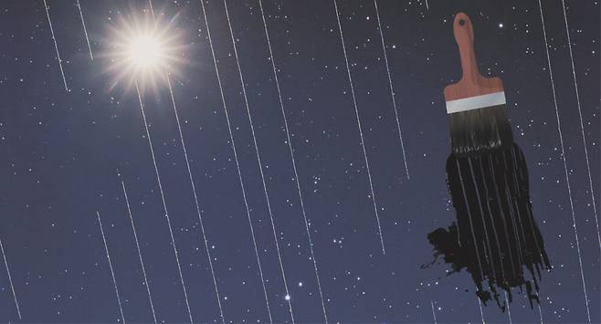 2021년 독일 상공에서 찍은 밤하늘. 사진 전체에 그어져 있는 직선은 스타링크 용도 위성이 지구 궤도를 돌며 만든 궤적이다. 밤하늘 사진에 이렇게 인공 물체가 찍히면 천체 관측 자료로서의 가치가 떨어진다. 국제천문연맹(IAU) 제공