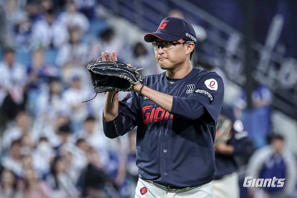 22일 부산 사직구장에서 롯데 투수 박세웅이 29일 만에 선발승을 노린다. 사진은 지난달 경기에 등판한 박세웅 모습. 롯데 자이언츠 제공