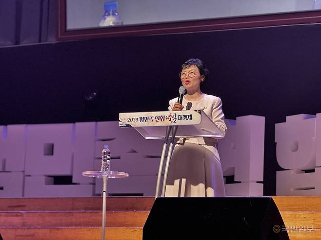 서경화 북한기독교총연합회 회장이 21일 경기도 안양 새중앙교회에서 열린 2025 범민족연합 통일대축제 개회사를 전하고 있다.