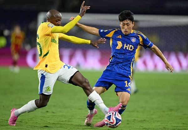 울산은 이진현을 비롯한 세 명의 선수를 선발 라인업에 포함시켰다. 사진= AFP= 연합뉴스 제공