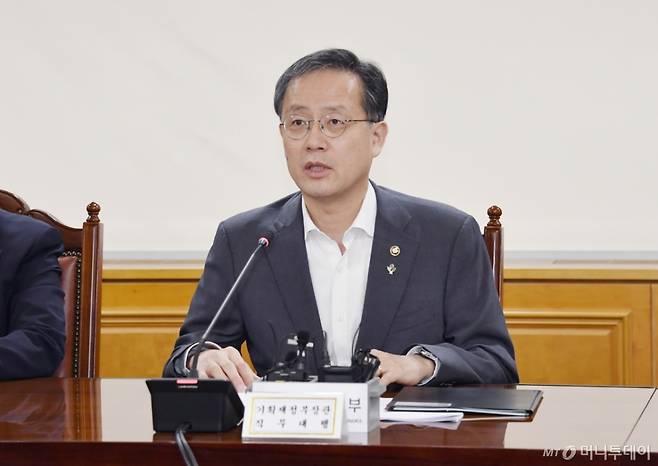 (서울=뉴스1) 이연주 기자 = 이형일 기획재정부 장관 직무대행 1차관 (기획재정부 제공. 재판매 및 DB 금지) 2025.6.19/뉴스1 Copyright (C) 뉴스1. All rights reserved. 무단 전재 및 재배포, AI학습 이용 금지.