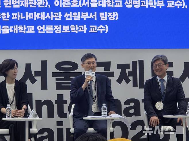 [서울=뉴시스] 조기용 기자 = 22일 서울 강남구 코엑스에서 열린 서울국제도서전에 연사로 참석한 문형배 전 헌법재판소장 권한대행. 2025.06.22. excuseme@newsis.com