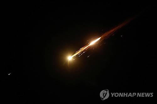 이스라엘 향해 발사된 이란 미사일 [로이터=연합뉴스]