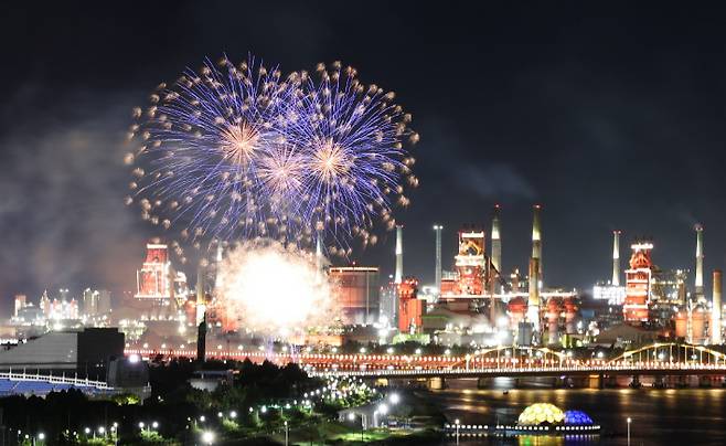 20일 열린 '데일리 불꽃쇼'. 포항시 제공