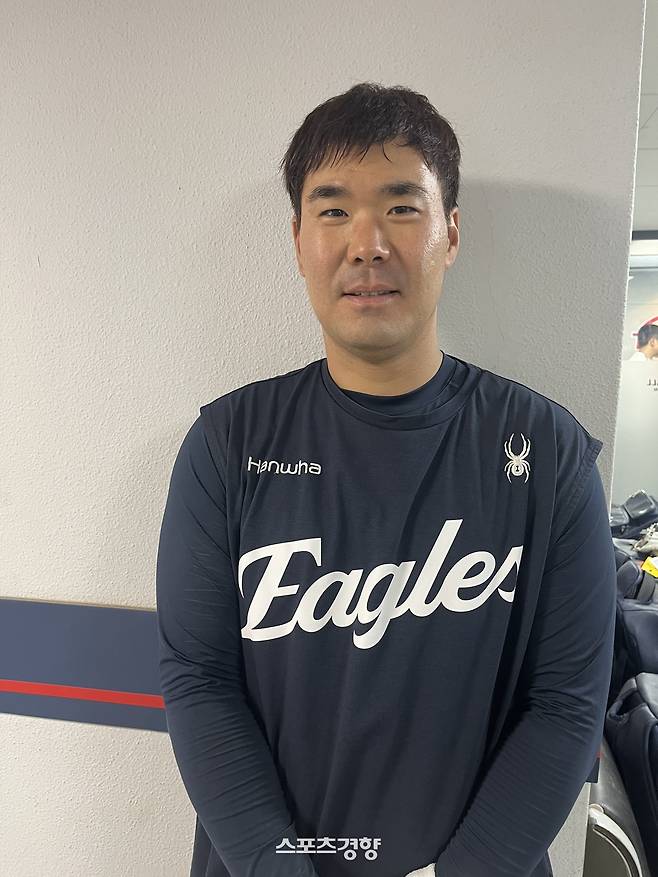 한화 이재원이 부산 사직구장에서 인터뷰하고 있다. 사직 | 김하진 기자
