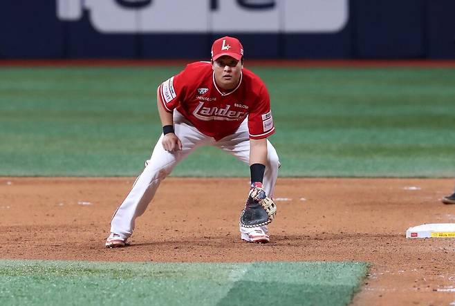 ▲ 안정된 수비력을 보여주는 고명준은 1루는 물론 3루에서도 활용될 수 있는 자원이다 ⓒSSG랜더스