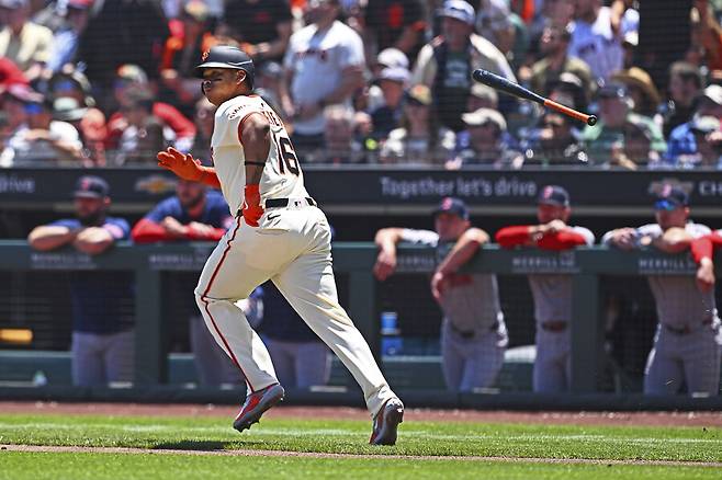 ▲ 타구를 바라보는 라파엘 데버스 ⓒ연합뉴스