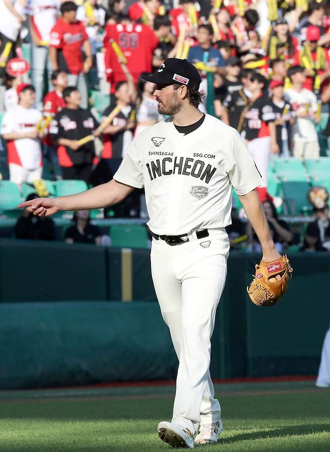 ▲ SSG는 5회 박찬호 타구에 대한 기록 정정 요청을 하는 것으로 내부 방침을 결정했다 ⓒSSG랜더스