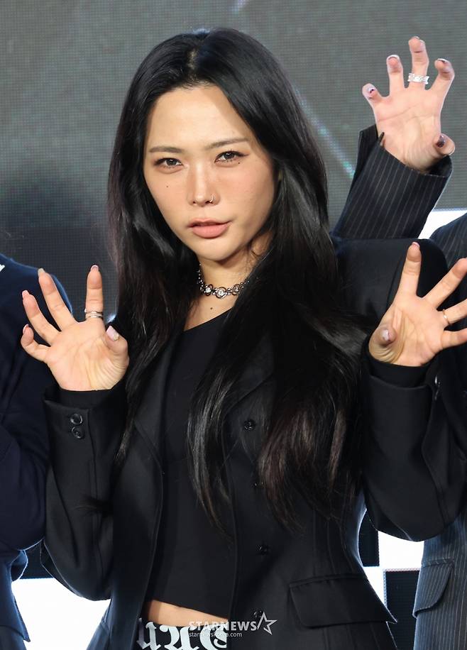 (서울=뉴스1) 권현진 기자 = 리더즈 범접의 허니제이가 27일 서울 강남구 논현동 SJ쿤스트할레에서 열린 Mnet '월드 오브 스트릿 우먼 파이터' 제작발표회에 참석해 댄스를 선보이고 있다. 2025.5.27/뉴스1 Copyright (C) 뉴스1. All rights reserved. 무단 전재 및 재배포, AI학습 이용 금지. /사진=(서울=뉴스1) 권현진 기자