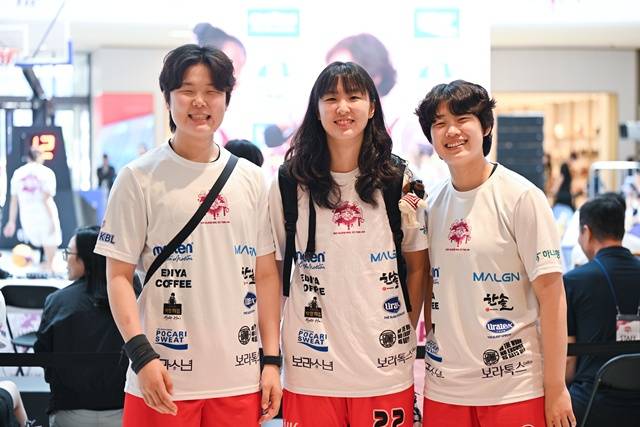 부산 BNK 선수들. 왼쪽부터 최민주, 박다원, 김보현. /사진=WKBL 제공