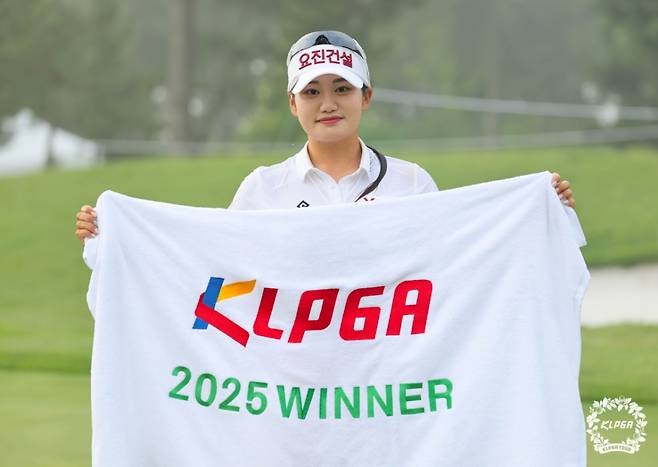 노승희가 한국여자프로골프(LPGA) 투어 더헤븐 마스터즈 우승 후 포즈를 취하고 있다. /사진=KLPGA 제공