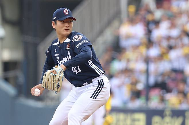 두산 베어스 토종 에이스 곽빈이 21일 서울 잠실야구장에서 열린 2025 신한 SOL Bank KBO리그 LG 트윈스와의 팀 간 7차전에 선발등판, 승리 투수가 됐다. 사진 두산 베어스