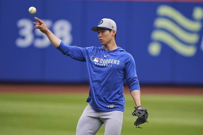 미국 메이저리그 LA 다저스의 김혜성이 22일(한국시간) 미국 캘리포니아주 로스앤젤레스의 다저 스타디움에서 열린 2025 메이저리그 워싱턴 내셔널스와 홈 경기에서 출전 기회를 얻지 못하고 결장했다. 사진 연합뉴스