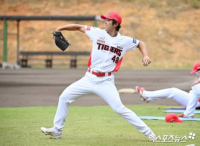 KIA 타이거즈 이의리가 22일 함평-KIA챌린저스필드에서 열린 2025 메디힐 KBO 퓨처스리그 두산 베어스와의 홈경기에 선발 등판해 2이닝 2피안타 4탈삼진 1사사구 1실점(비자책)을 기록했다. 39구를 던졌으며, 최고구속 151km/h를 나타냈다. 이의리의 투구 내용에 관해 보고를 받은 이범호 KIA 감독은 순조로운 복귀 준비에 만족감을 나타냈다. 엑스포츠뉴스 DB