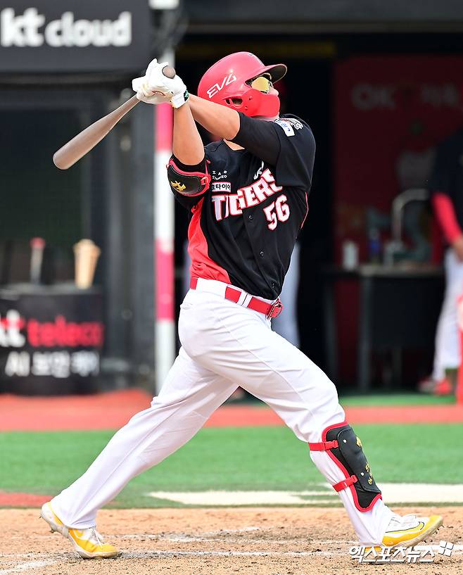31일 오후 수원KT위즈파크에서 열린 '2025 신한 SOL Bank KBO리그' KIA 타이거즈와 KT 위즈의 경기, 8회초 1사 KIA 오선우가 좌중간 2루타를 날리고 있다. 엑스포츠뉴스 DB