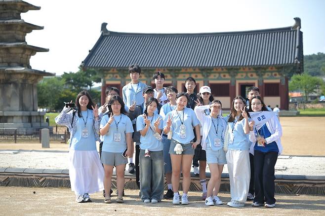부여 정림사지를 방문한 차세대 동포들 '동포차세대 모국 연수'에 참가한 청소년들은 지난 19일 충남 부여군 정림사지를 견학했다. [재외동포협력센터 제공. 재판매 및 DB 금지]