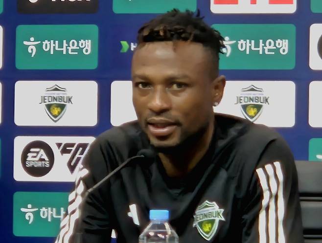 21일 서울과의 경기 마치고 인터뷰하는 전북의 츄마시 [촬영 최송아]