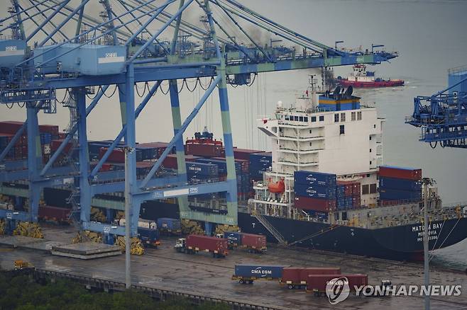 말레이시아 무역항 [AP 연합뉴스 자료사진. 재배포 및 판매 금지]