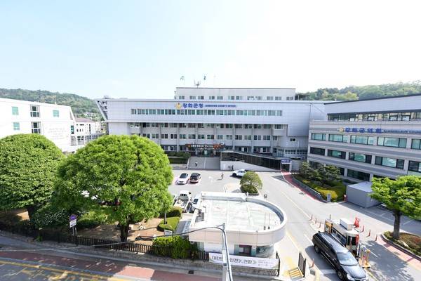 강화군청 전경.