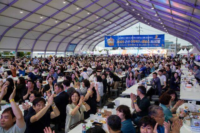20일부터 22일까지 군산시 근대역사박물관 앞 특설무대 일대에서 열린 ‘2025 군산 수제맥주&블루스 페스티벌’/사진제공=군산시